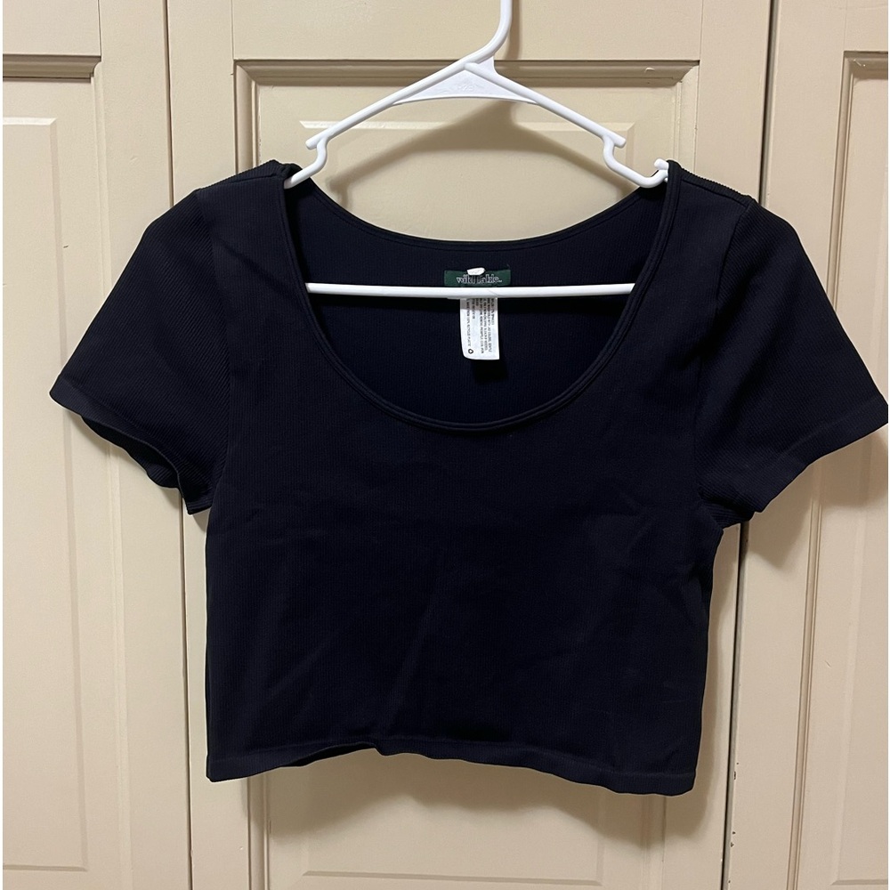 black short sleeve crop top